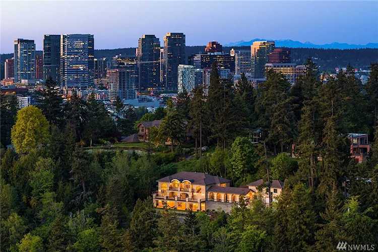 310 Parkridge Lane Bellevue, WA 98004