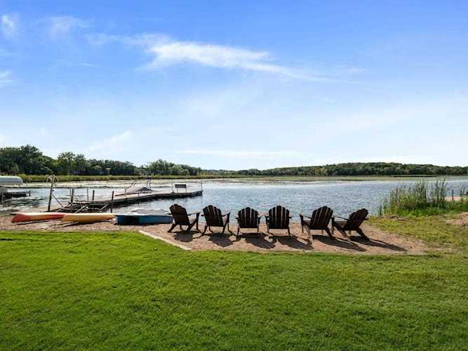 2961 Washta Bay Court Chanhassen, MN 55331