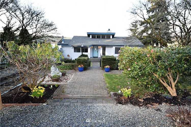 6035 Watauga Beach Dr E Port Orchard, WA 98366