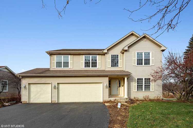 204 Midlane Dr Crystal Lake, IL 60012