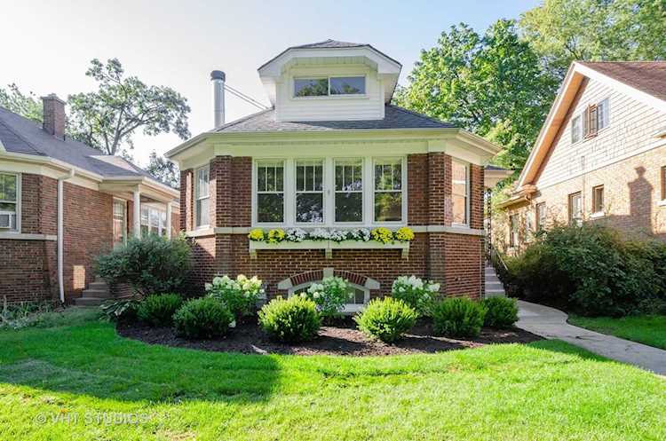 3016 Thayer St Evanston, IL 60201