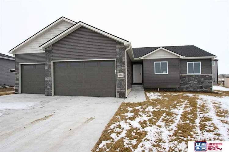 320 Jackson Circle Hickman, NE 68372