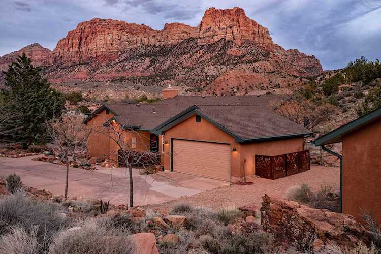 245 Valley View DR Springdale, UT 84767