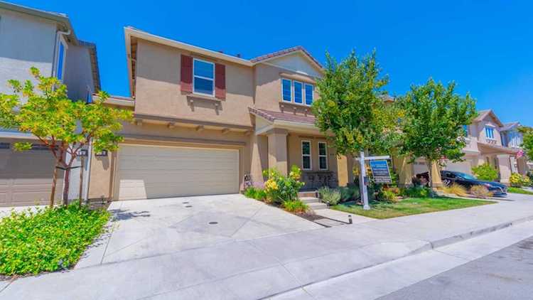 35 Takko Machi Lane Gilroy, CA 95020 | MLS 52203109 Photo 1