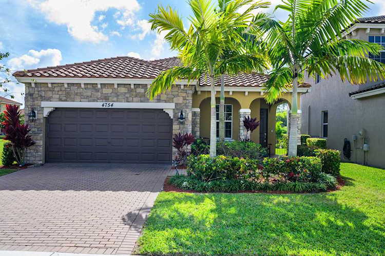 4754 Capital Drive Lake Worth, FL 33463