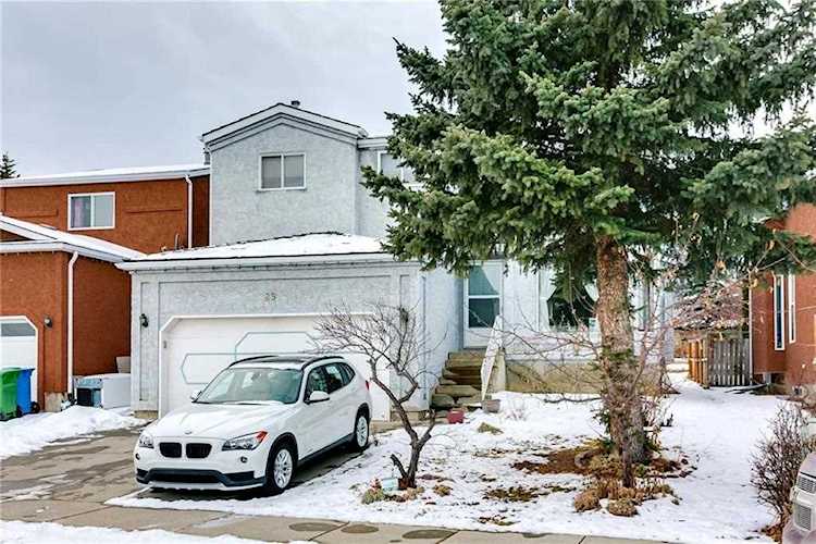 89 Sidon Crescent SW Calgary, AB T3H 2N5