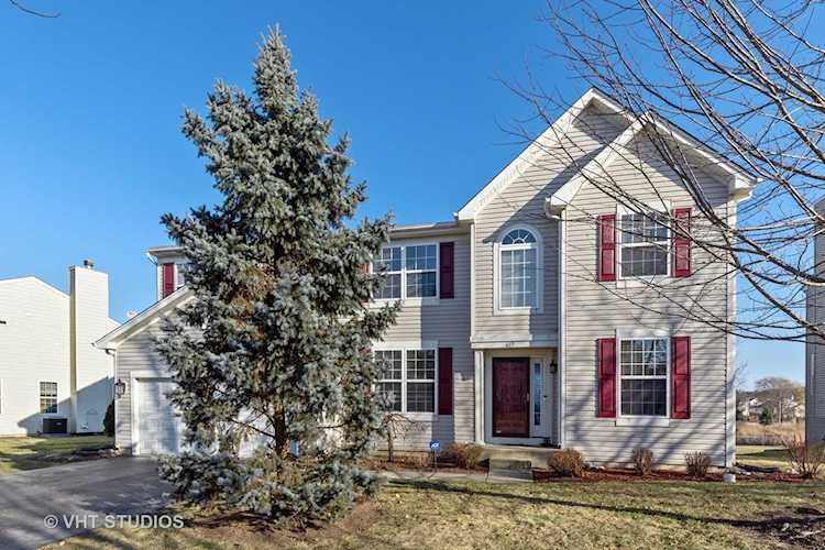 617 N Silver Leaf Ln Round Lake, IL 60073