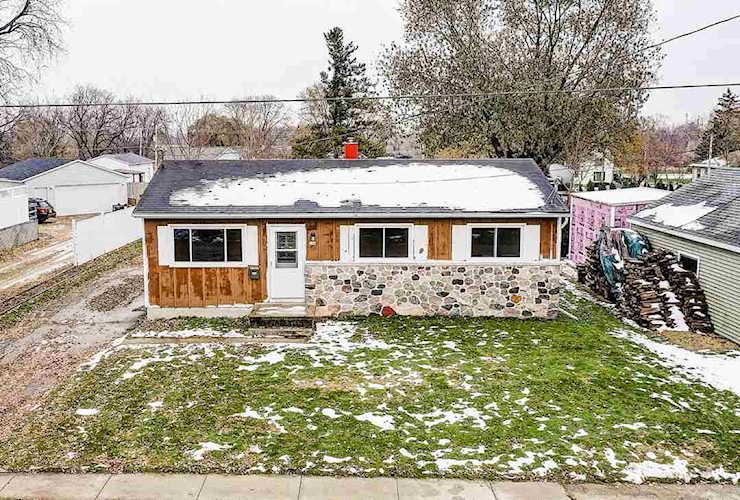 716 N Spring St Columbus, WI 53925