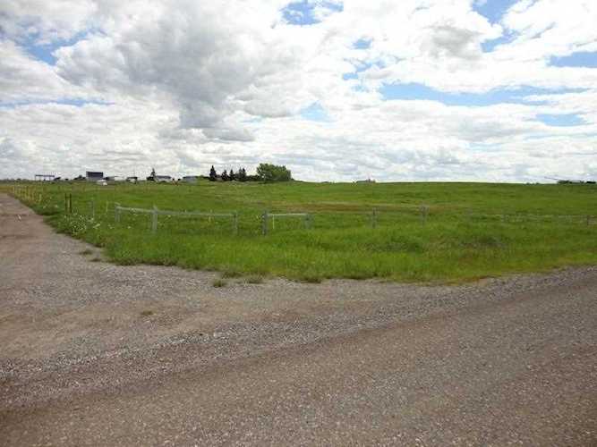 306070 17 Street E Okotoks, AB T0L 1T0