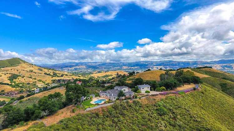 1586 Brewster Lane Morgan Hill, CA 95037