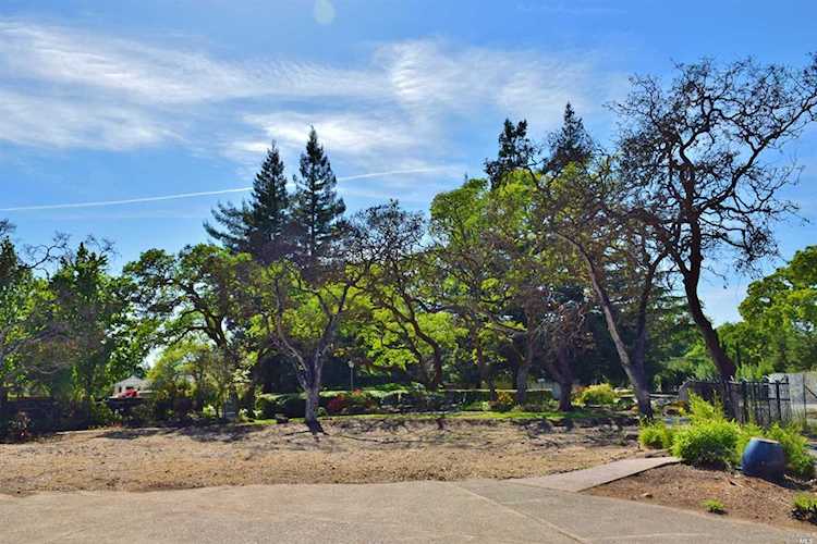 41 Burning Tree Court Napa, CA 94558 | MLS 21917113 Photo 1