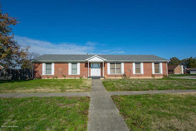 211 Revolutionary Rd Louisville, KY 40214 | MLS 1547525 Photo 1