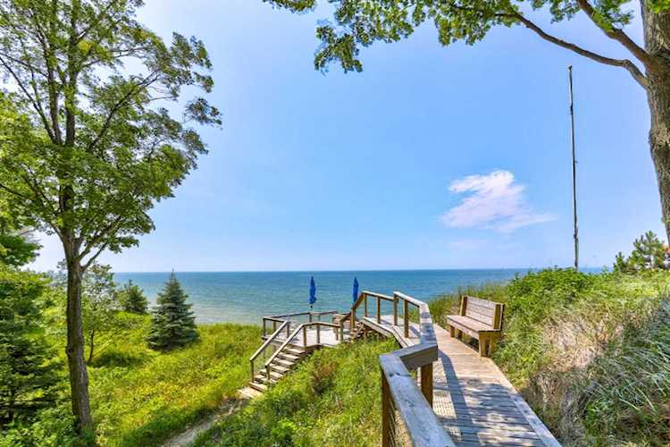 17361 Beachview Dr West Olive, MI 49460