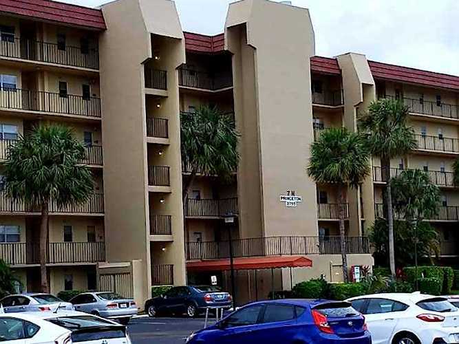 3755 Via Poinciana #206 Lake Worth, FL 33467