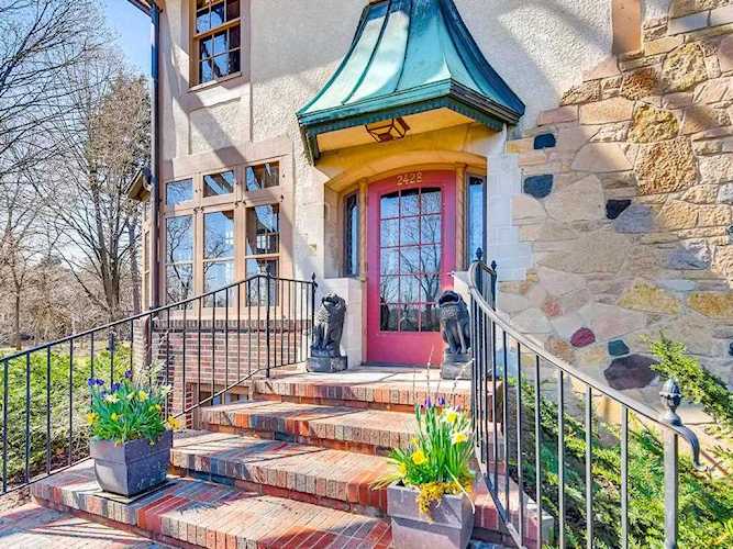 2428 Seabury Avenue Minneapolis, MN 55406