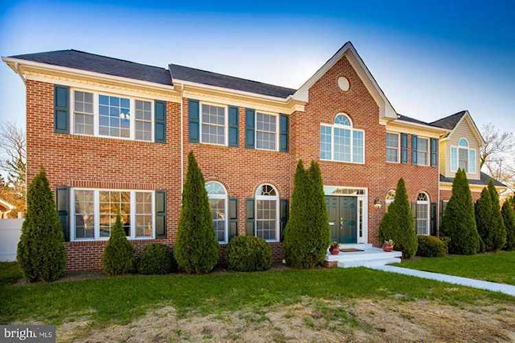 2516 1st Rd S Arlington, VA 22204