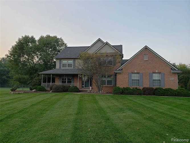 8563 Saddlewood Circle Green Oak Twp, MI 48116