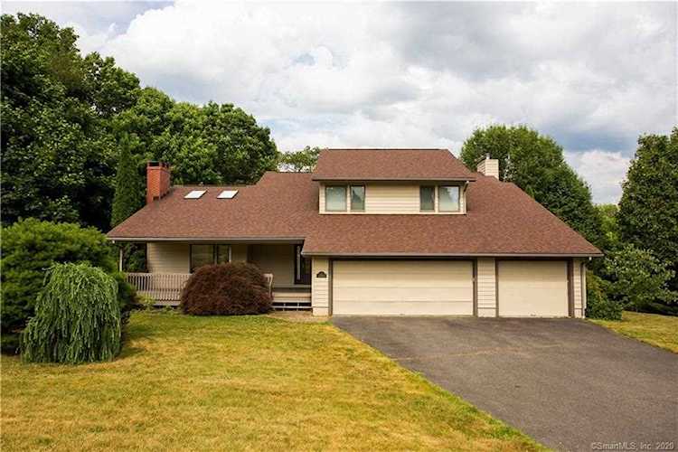 27 Long Horizon Road Bethlehem, CT 06751