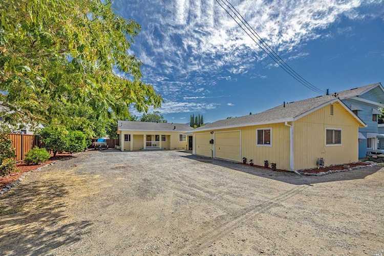 224 Rockydale Lane Cloverdale, CA 95425