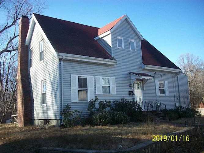 17 Butler Ave Wakefield, MA 01880