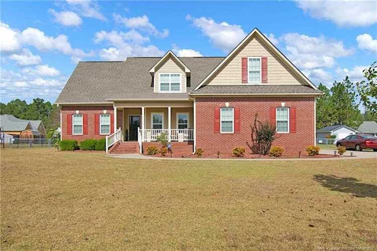 1927 Sunshine Ct Hope Mills, NC 28348