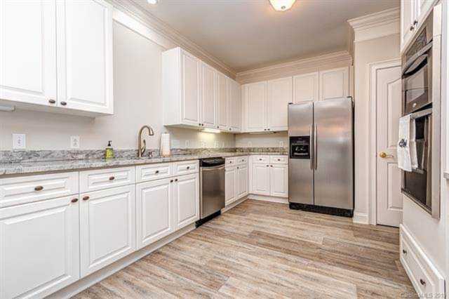 3431 Royal Crest Dr Charlotte, NC 28210
