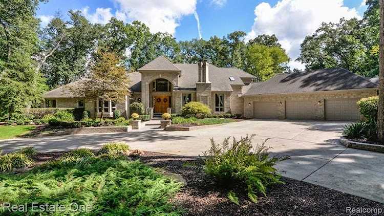 9673 Cross Creek Dr Green Oak Twp, MI 48178