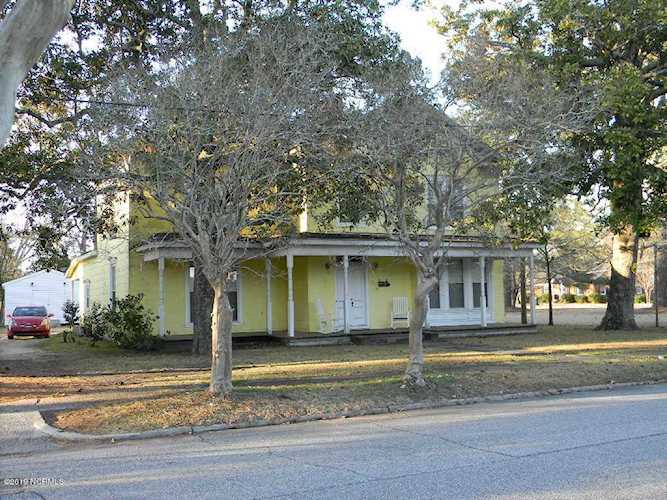 110 W Simmons Avenue Williamston, NC 27892