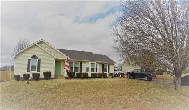 1733 Crestview Dr Clarksville, TN 37042 | MLS 2110402 Photo 1