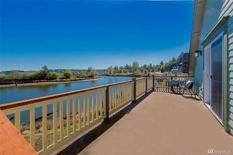 343 Island Lane Raymond, WA 98577
