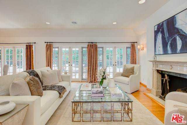 5248 Los Adornos Way Los Angeles, CA 90027