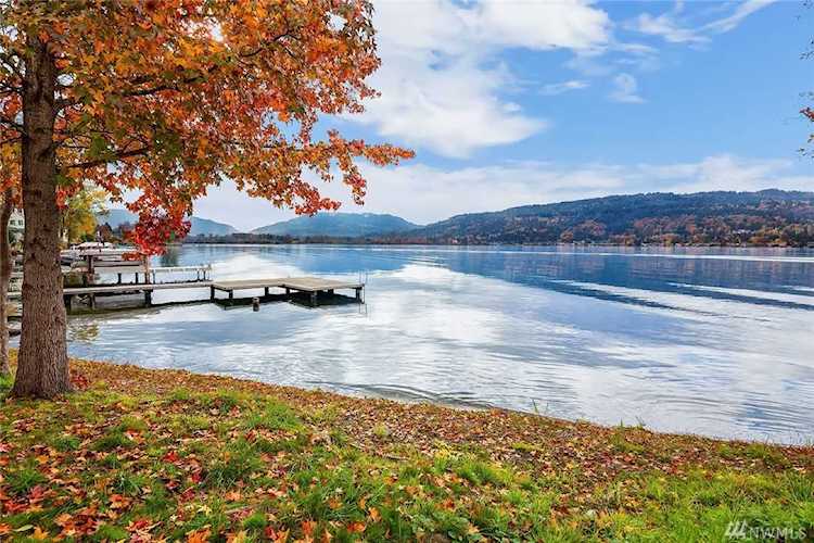 3973 E Lake Sammamish Shore Lane SE Sammamish, WA 98075
