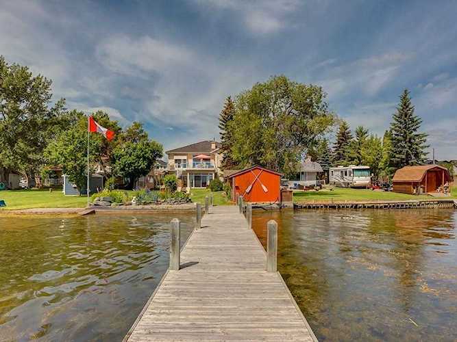 586 West Chestermere Drive Chestermere, AB T1X 1B4