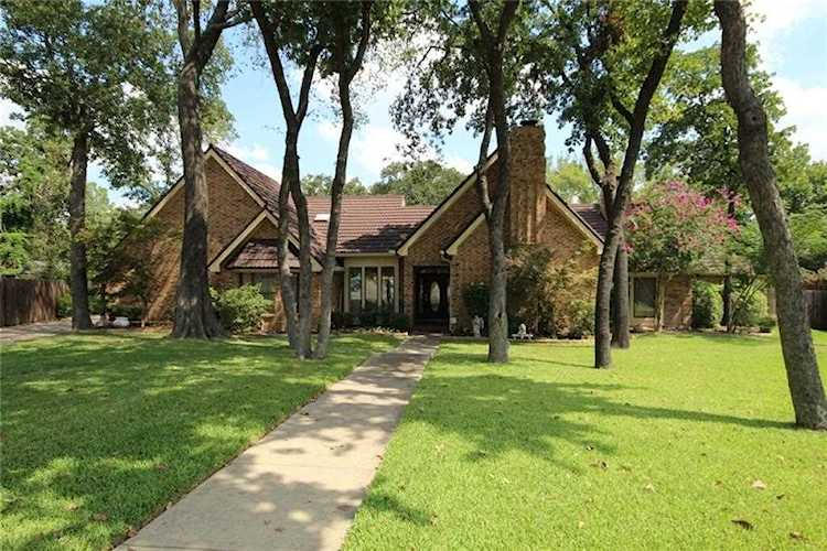 3924 Brookside Drive Bedford, TX 76021