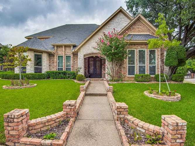 1209 Hillandale Court Bedford, TX 76021