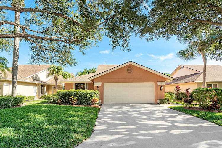 137 Beach Summit Court Jupiter, FL 33477