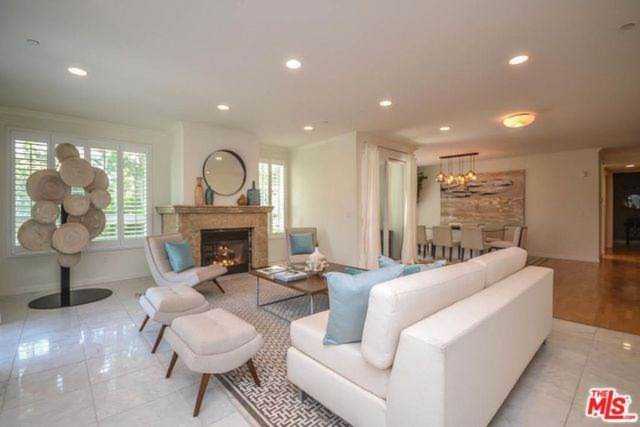4925 Wilshire #203 Los Angeles, CA 90010