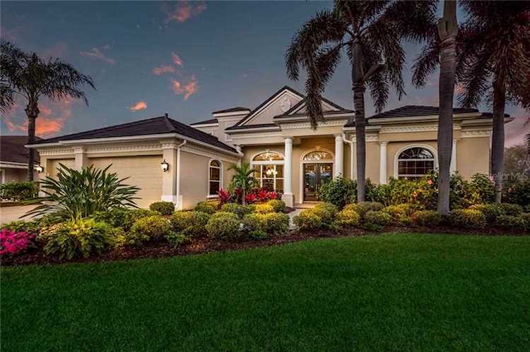 5351 Hunt Club Way Sarasota, FL 34238