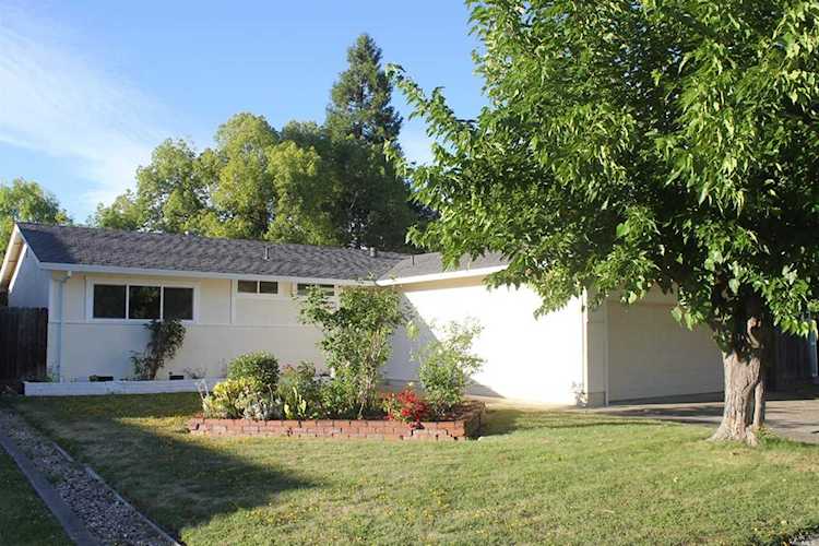 215 Fuchsia Way Healdsburg, CA 95448