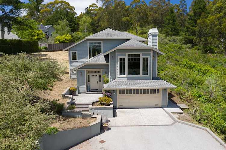 822 San Carlos Avenue El Granada, CA 94018