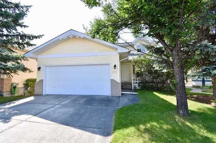 312 Waterstone Place SE Airdrie, AB T4B 2G7