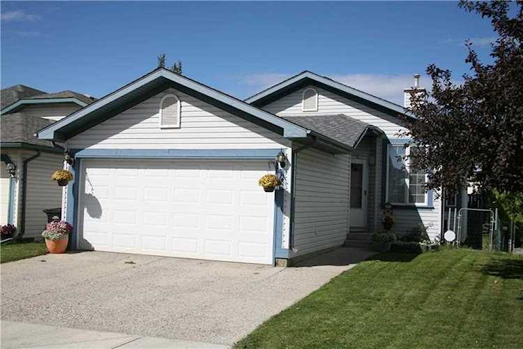46 Somerside Manor SW Calgary, AB T2Y 0A1