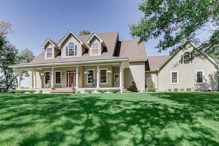 815 Ash Street Lino Lakes, MN 55126