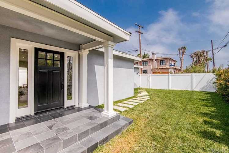1776 Voorhees Avenue Manhattan Beach, CA 90266