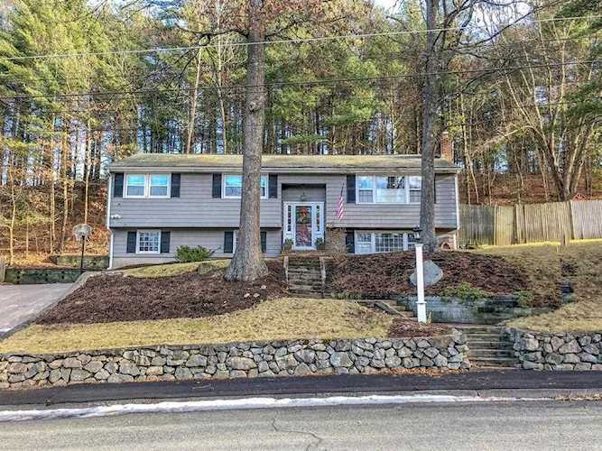 15 Belknap Road Medfield, MA 02052