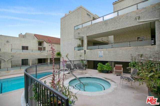 1900 N Vine Street #204 Los Angeles, CA 90068
