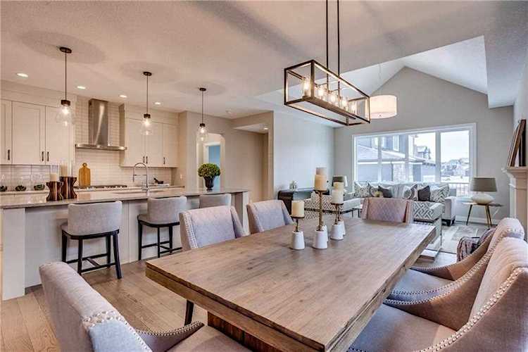 116 Rockyvale Green NW Calgary, AB T3G 0G4