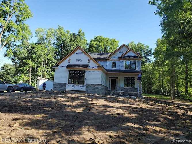 3211 Hunter Rd Brighton Twp, MI 48114