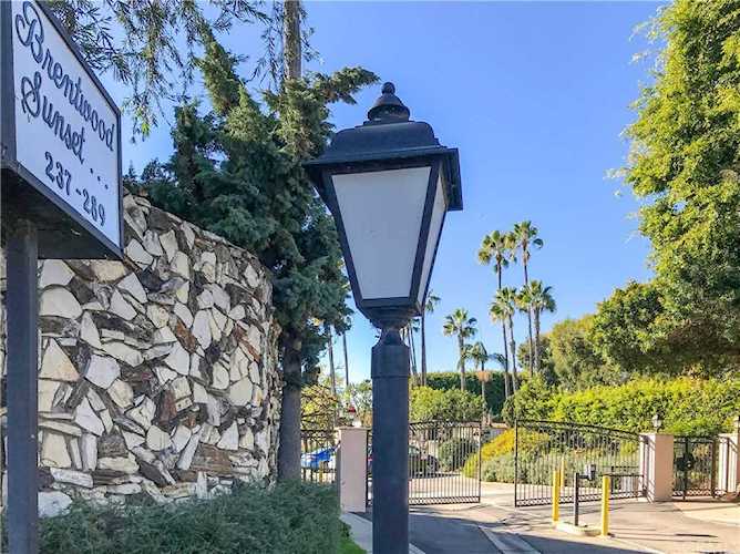 239 S Barrington Avenue #F2 Los Angeles, CA 90049