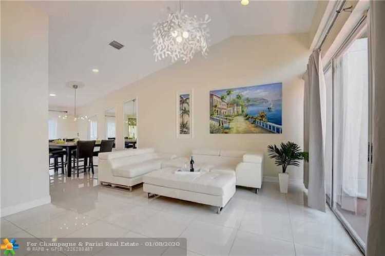 3806 Candlewood Ct #0 Boca Raton, FL 33487